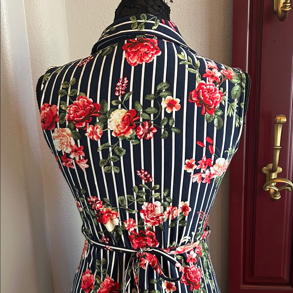 Navy Floral Striped Sleeveless Dress - Picture 9 of 12